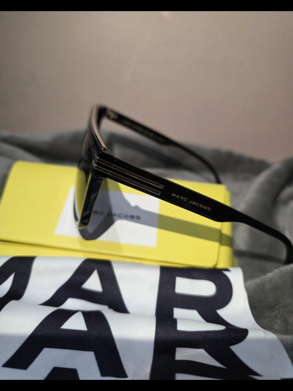 Marc Jacobs Black Oversized Square Sunglasses - Picture 3 of 7